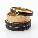 Pulsera de cuero con dije de plata