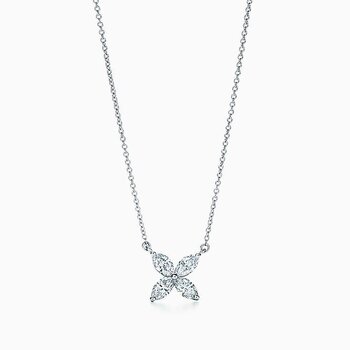 Collar con dije infinito