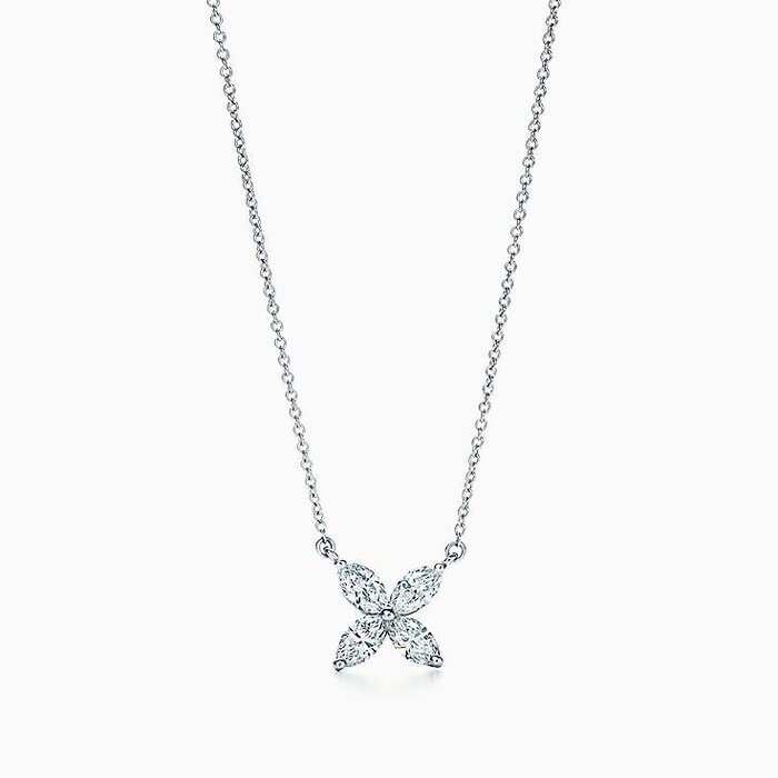 Collar con dije infinito